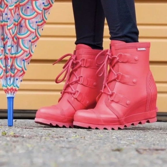 red sorel rain boots